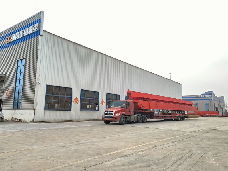 兩臺10噸 跨度28.4米電動葫蘆橋式起重機，發(fā)往山東威海