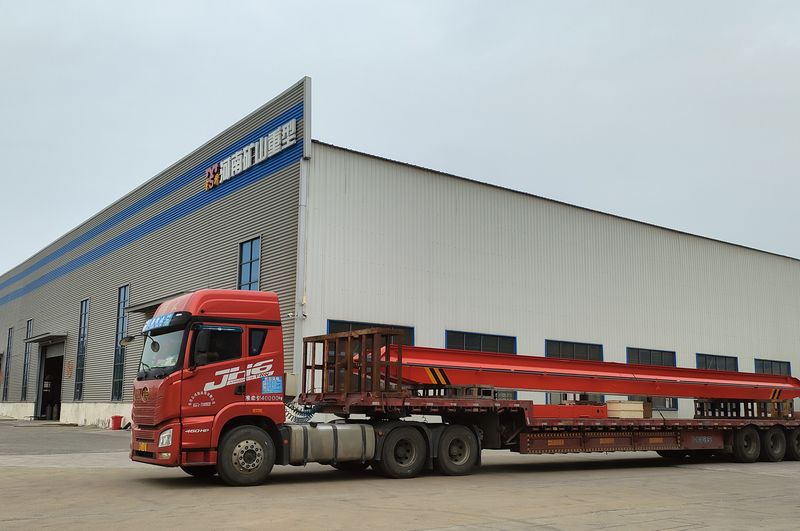 電動單梁起重機(jī)3臺 LD5t—16.8m LD3t—16.5m /2臺 制作完成，發(fā)往江西南昌交付客戶使用。